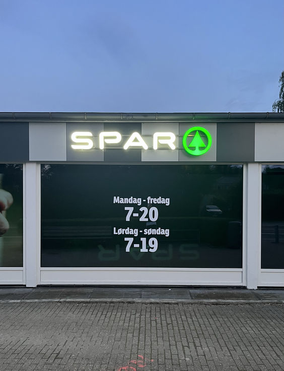 SPAR-by-night-frontal